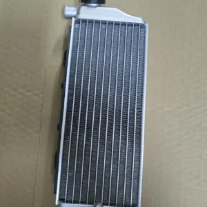 רדיאטור צד ימין עם הפקק 24-25 KTM/HUSQ